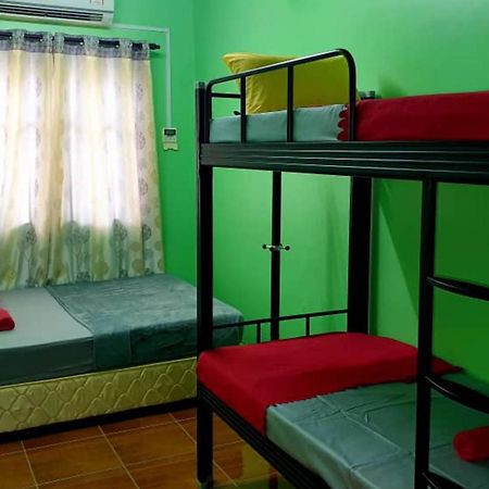 Shoplot Hostel Pangkor Kampong Pasir Bogak Екстериор снимка