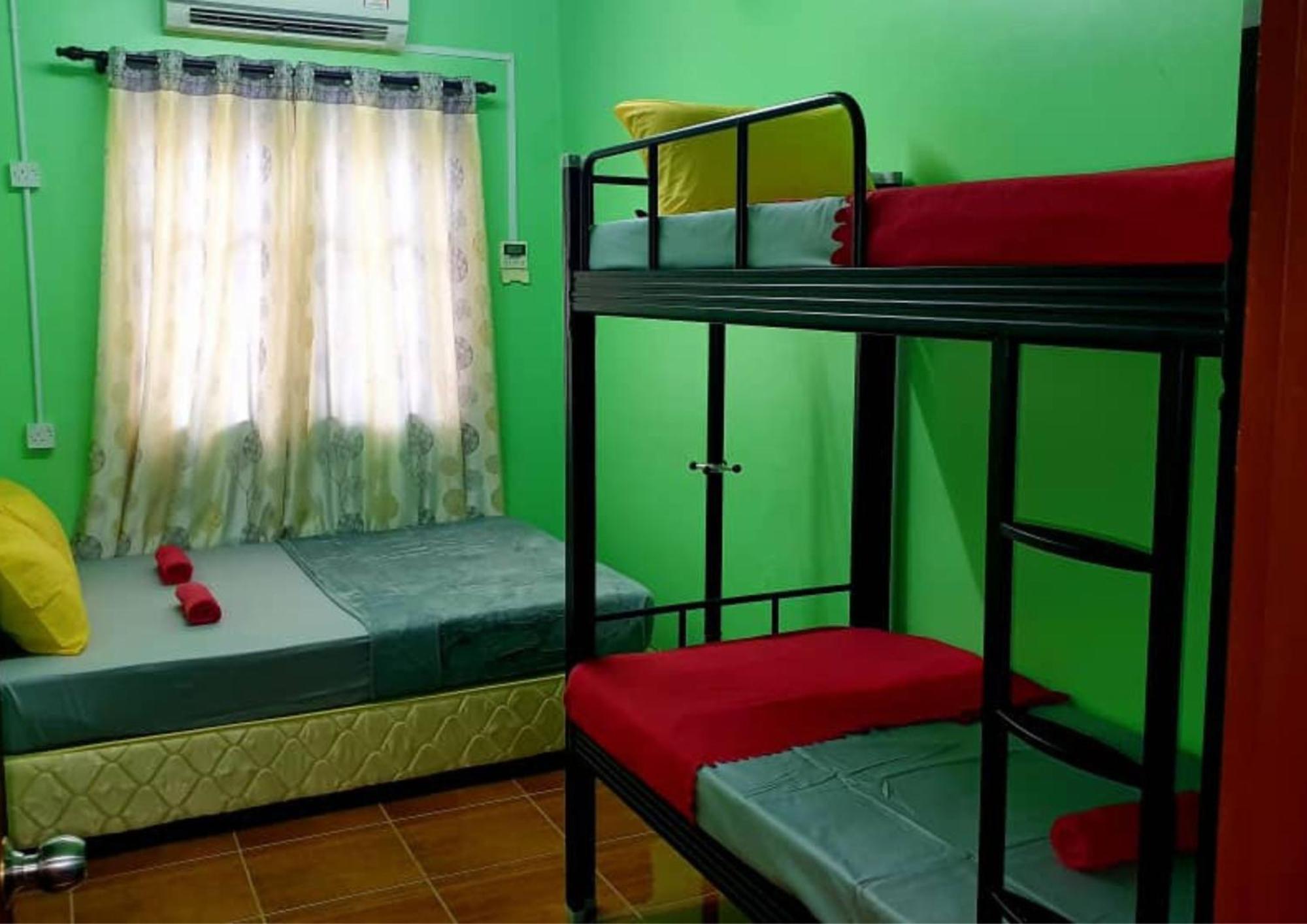 Shoplot Hostel Pangkor Kampong Pasir Bogak Екстериор снимка